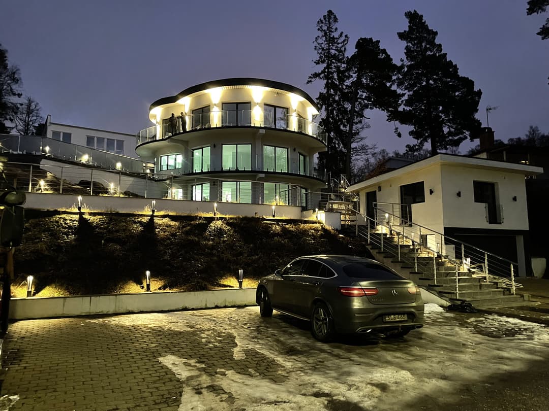 Vårbackavägen i Vårby