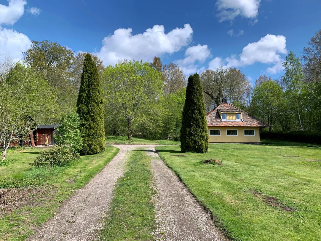 Skråmstalundsvägen i Bro