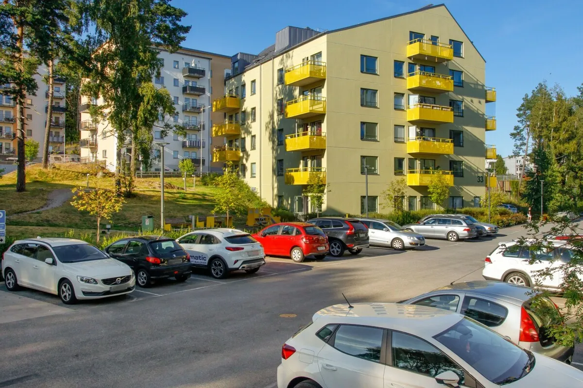 Småbrukets backe 33 i Huddinge
